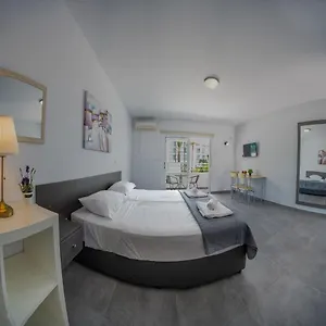 Nissi Avenue Apartment
